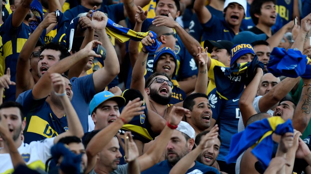 Los hinchas de Boca invierten para alentar a su equipo en Brasil
