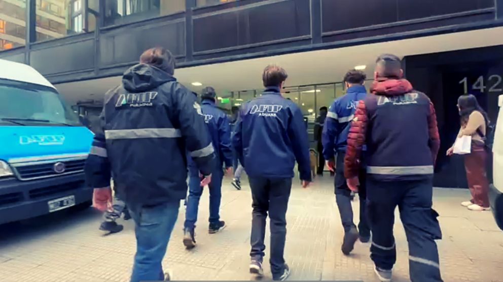 La financiera Nimbus operaba el el piso 19 de un edificio ubicado en San Martín 140