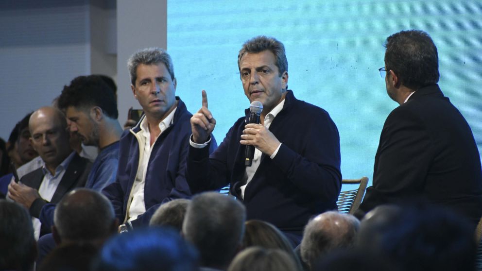 Sergio Uñac recibió a Massa en San Juan, donde se reunió con empesarios y estudiantes