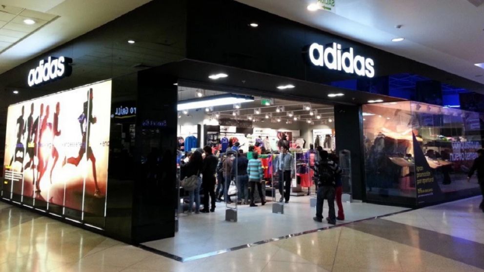 Búsqueda laboral de Puma y Adidas