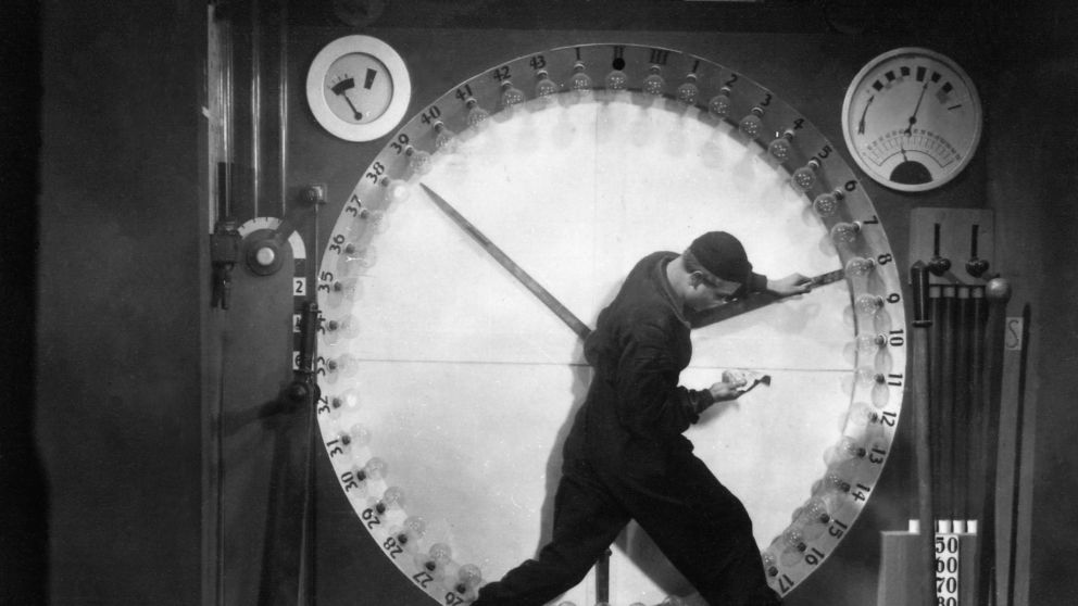 Metrópolis (1927) el film de Fritz Lang que trata de la revolución técnica y política, como también de la lucha entre el individuo y la colectividad