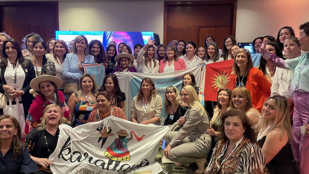 "¡Viva las Mujeres!"