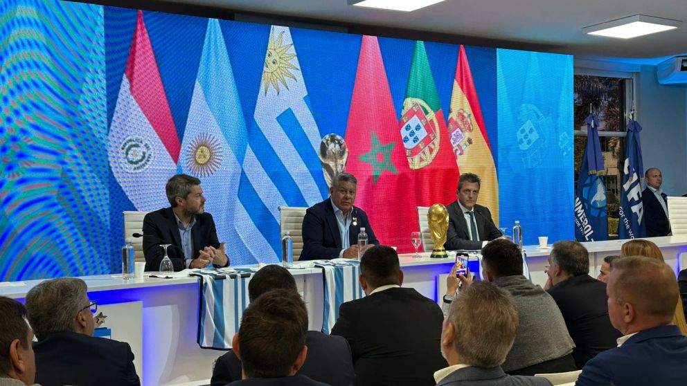Massa, Tapia y Lammens en la conferencia de prensa de la AFA