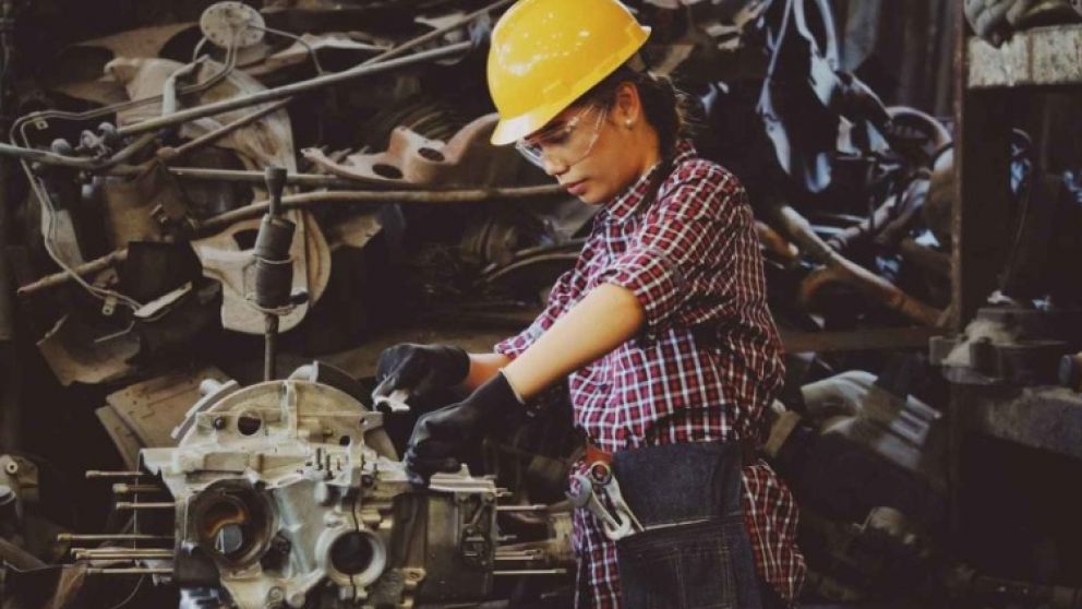 Las múltiples barreras para la inclusión de mujeres en la industria