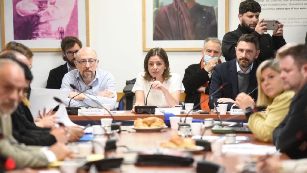 Reducción de la jornada laboral, retoman el debate y la CGT se suma a la movida