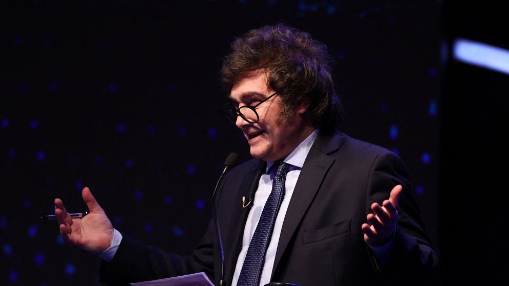 Repudios contra Milei por volver a negar el número de 30 mil desaparecido.