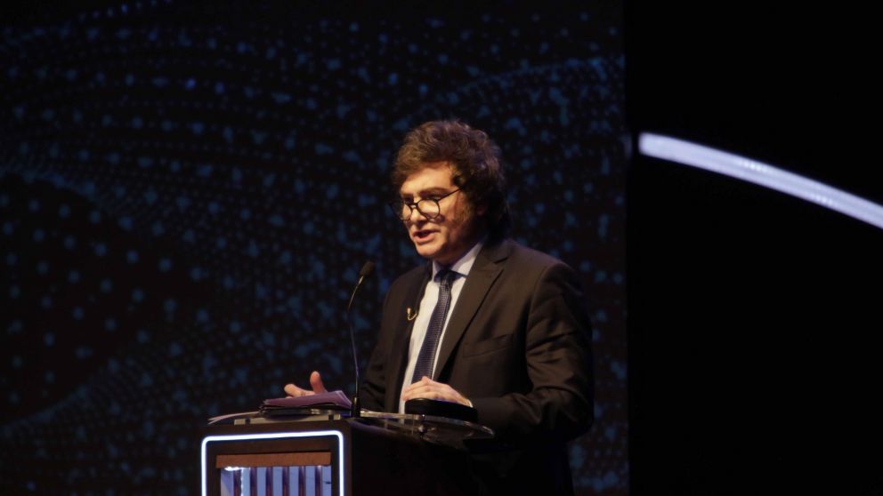 Milei dejó la ira de lado y hasta le pidió perdón a Francisco