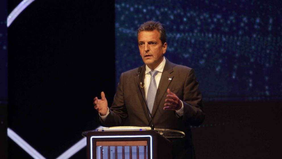 Massa expuso sus propuestas para la educación