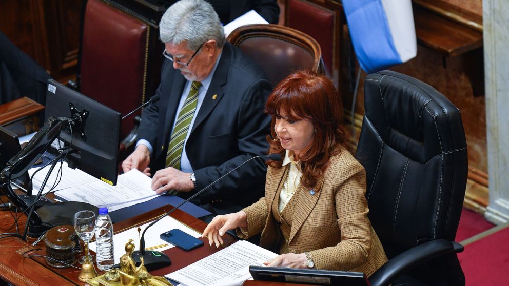 Cristina dio inicio a la sesión y cedió la presidencia la mayor parte de la sesión