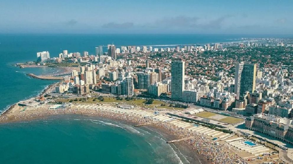 Los precios para alquilar sombrillas y carpas en Mardel aumentan a fin de mes