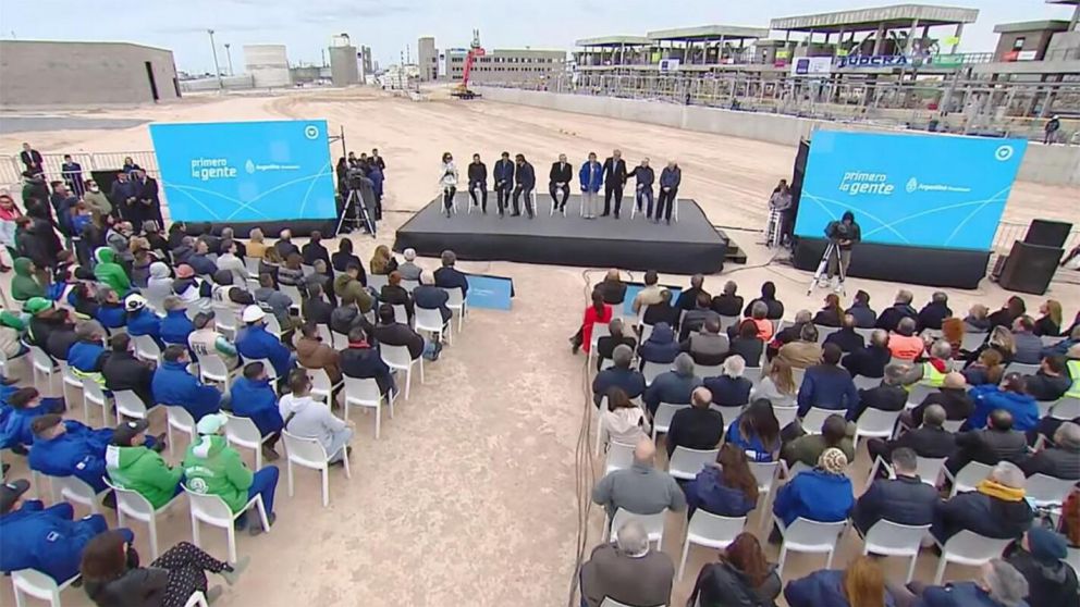 Alberto sueña con entregarle la banda presidencial a Massa