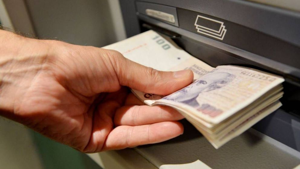 Se podrá retirar y depositar efectivo