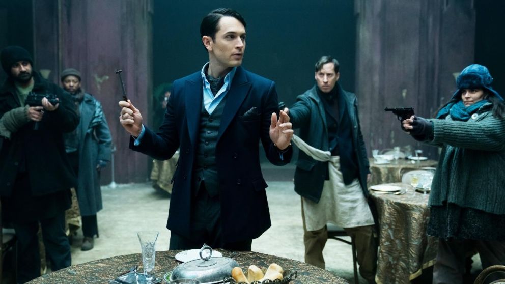 Colin Woddell interpreta al joven Winston, que luego se quedar�a con el ic�nico hotel.