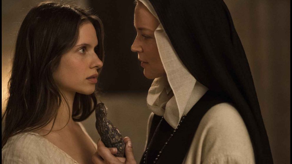 Benedetta, locura mística y erótica de Paul Verhoeven, inédita por estos pagos