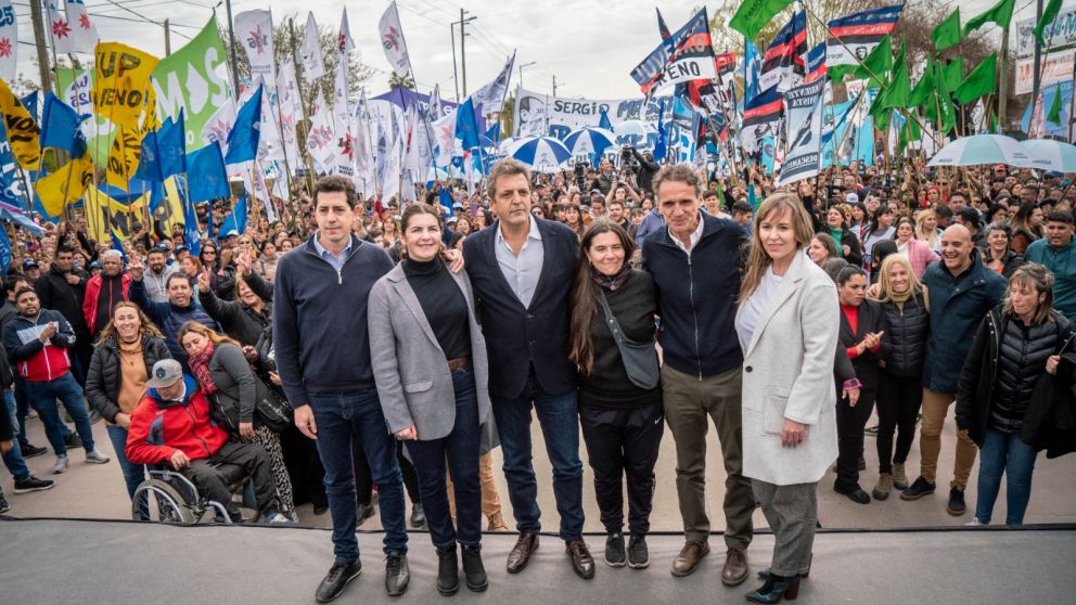 Massa se comprometió a trabajar codo a codo con Kicillof y los intendentes "para hacer las obras que faltan".