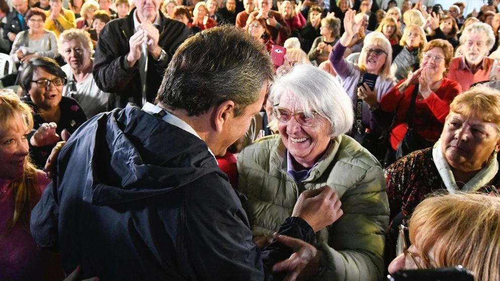 Bono de 45.000 en tres meses para jubilados de PAMI