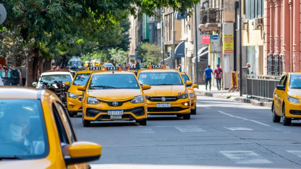 El costo del transporte: los taxis de Rosario y Córdoba son los más caros del país
