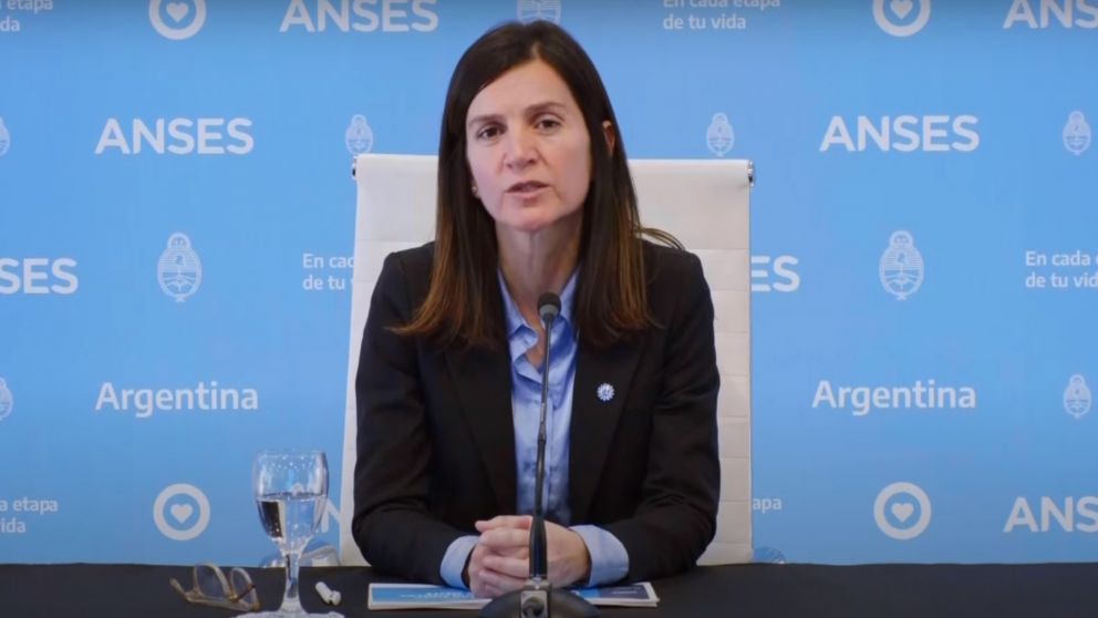 La titular de Anses, Fernada Raverta, explica como solicitar el crédito para trabajadores en relación de dependencia