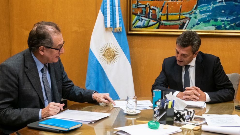 Pese al temor de devaluación en agosto, el dólar futuro cedió y favoreció al BCRA