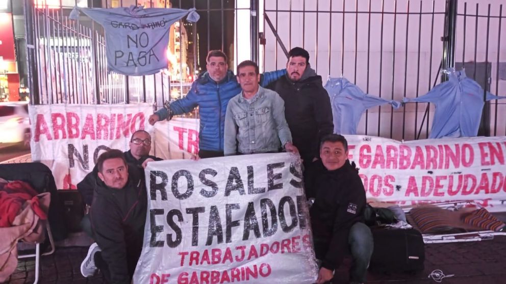 Los trabajadores despedidos de Garbarino reclaman el pago de sus indemnizaciones