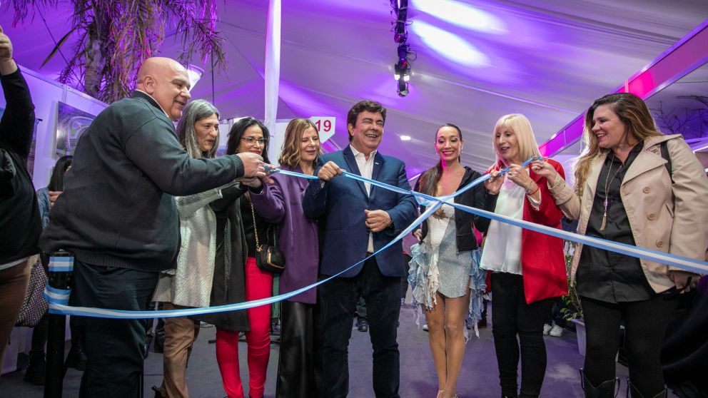Fernando Espinoza inauguró la Feria del libro más imponente de la provincia de Buenos Aires