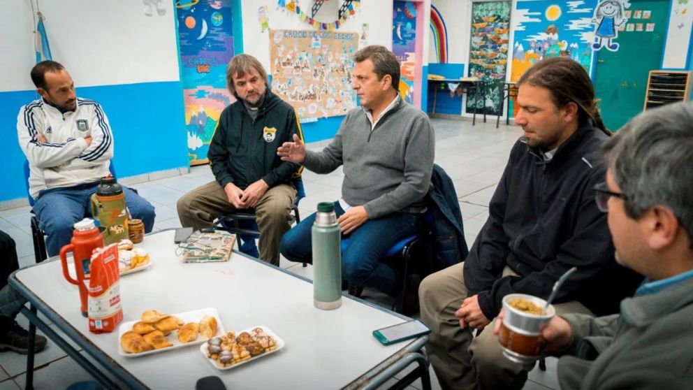 Massa y los sacerdotes enfatizaron sobre la importancia de las próximas elecciones para el futuro del país.