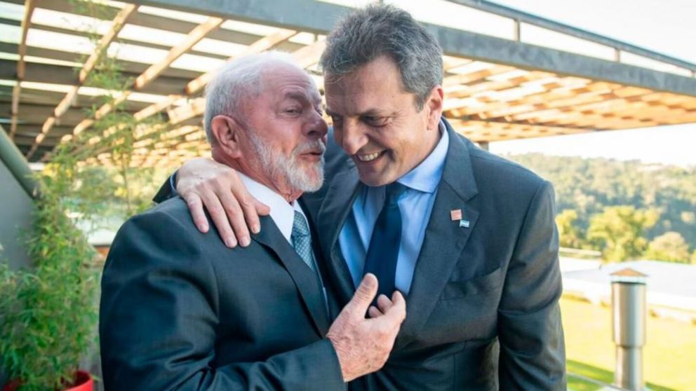 Sergio Massa en la cumbre del Mercosur junto a Lula da Silva
