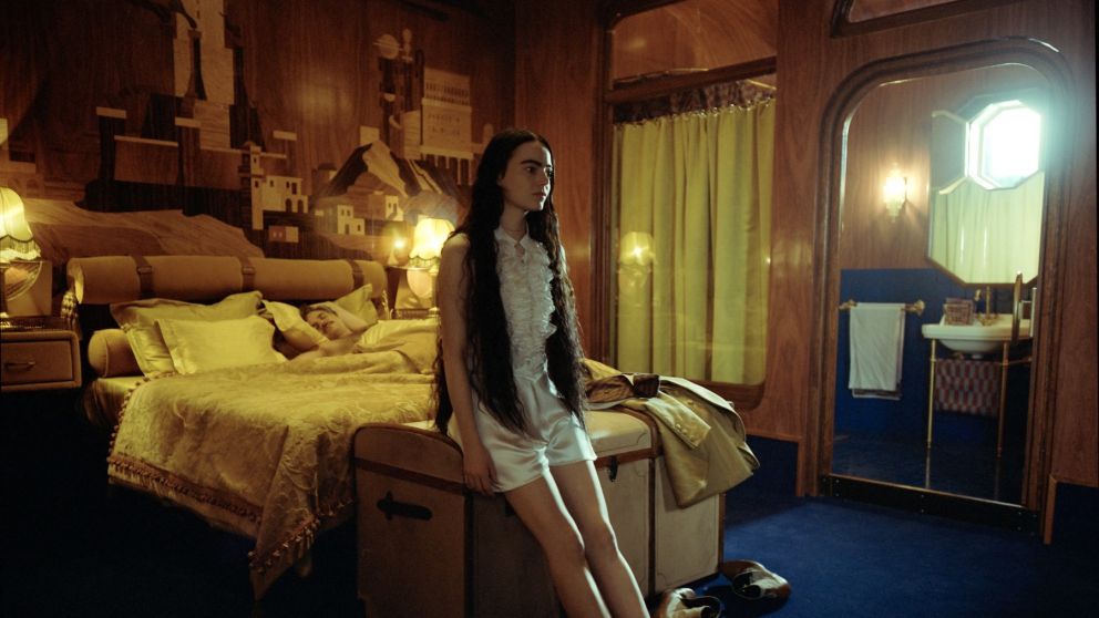 Emma Stone (favorita) en Poor Things, probable competidora de los Oscar