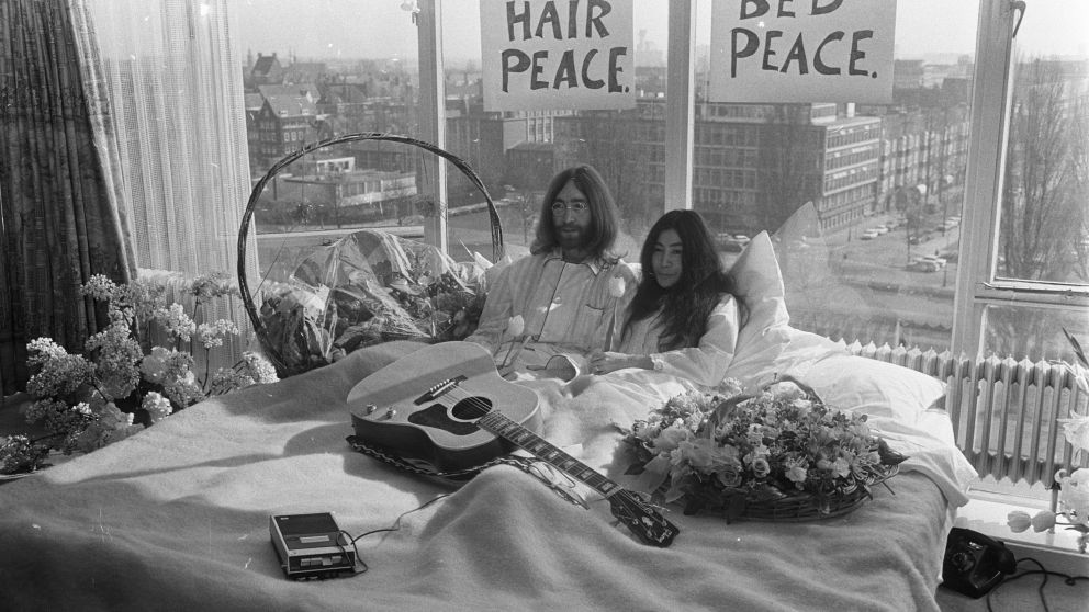 Subastan en Nueva York objetos de colección de los Beatles