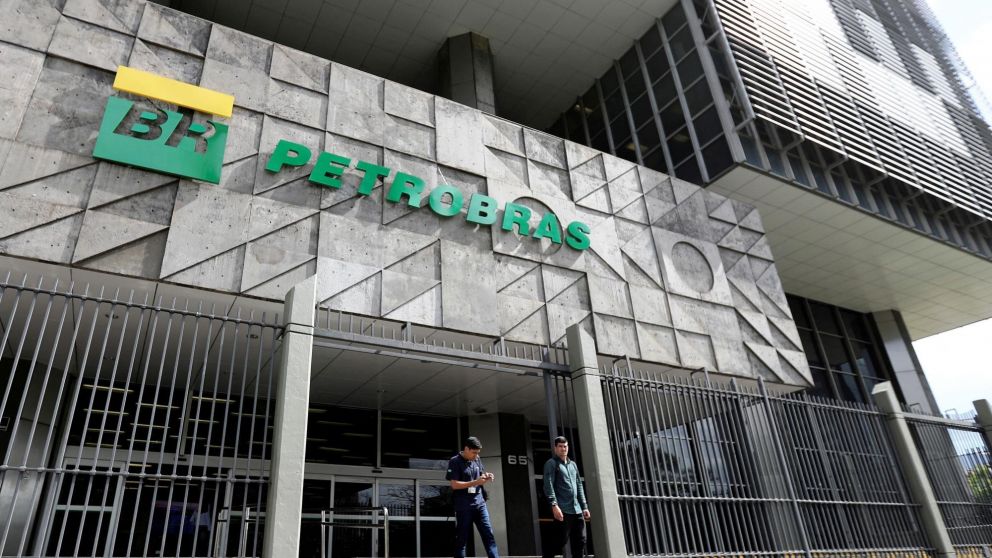 Petrobras da marcha atrás con la desinversión ordenada por Bolsonaro