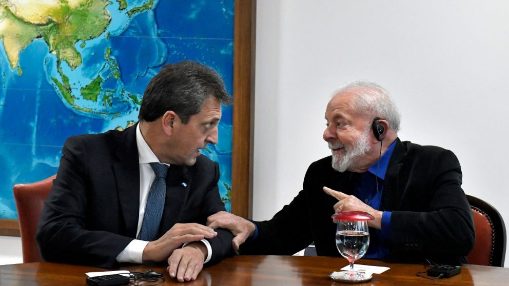 "Se trata de un instrumento de financiamiento de las exportaciones hacia la Argentina por 600 millones de dólares", indicó Massa