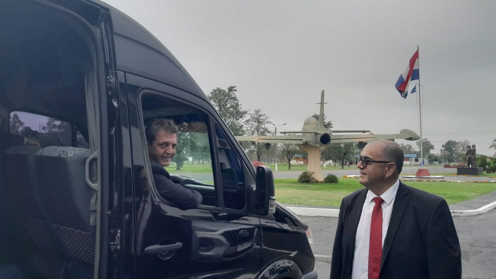 Sergio Massa da por terminado el ida y vuelta con el FMI hasta noviembre y llegó a Paraguay para reunirse con Santiago Peña