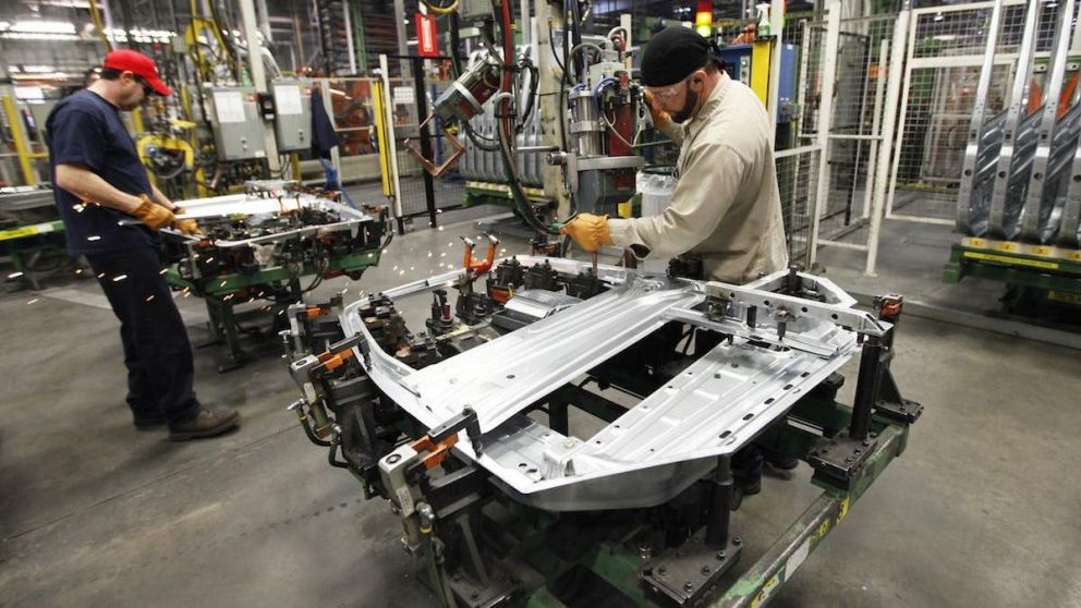 El uso de las máquinas en fábricas llegó acumuló otra baja en junio