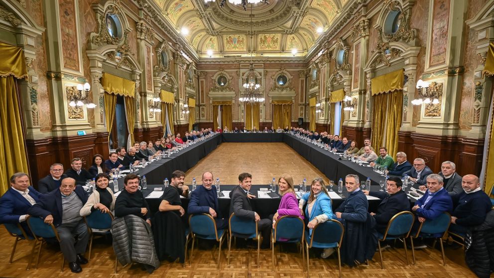 Kicillof instó a los intendentes a redoblar esfuerzos y aseguró que UxP puede ganar en octubre y entrar al balotaje.