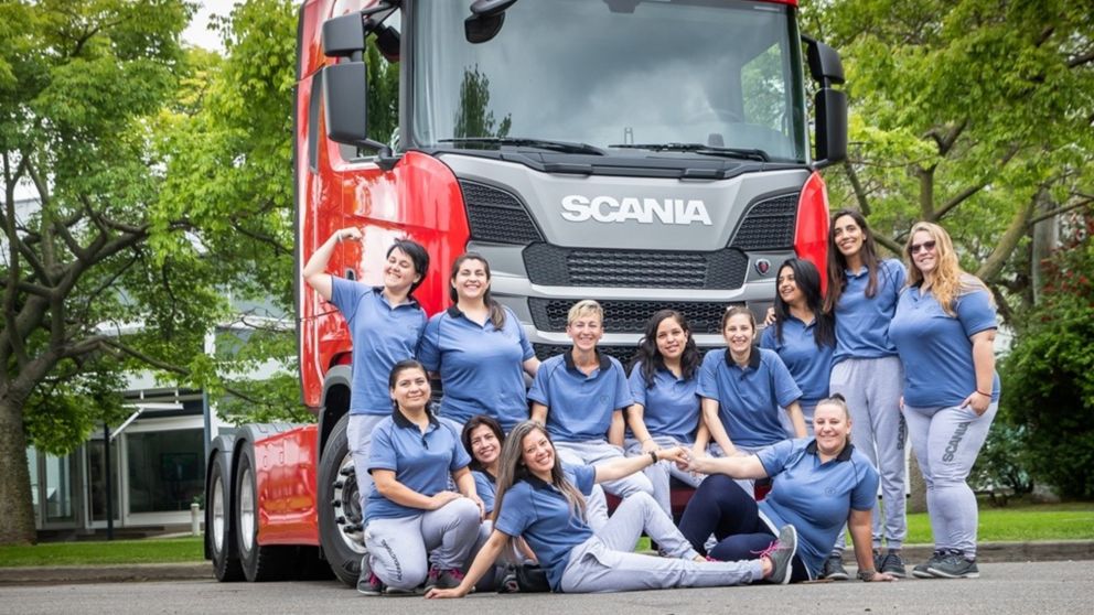 Scania ofrece servicios de transporte para materiales pesados