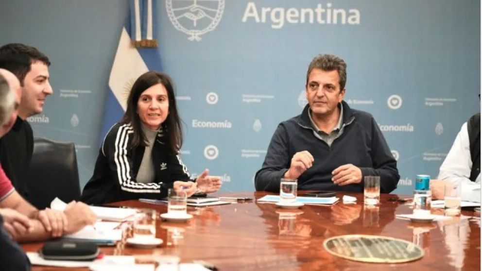 El ministro de Econom�a, Sergio Massa, y la titular de la Anses, Fernanda Raverta, analizaron los anuncios