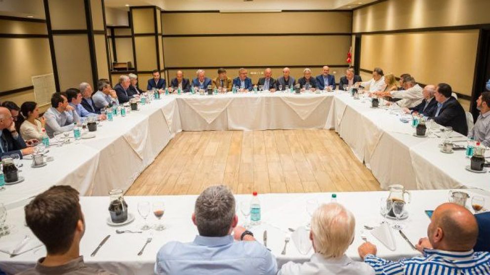 Mineras e industriales convocarán a los presidenciables para debatir