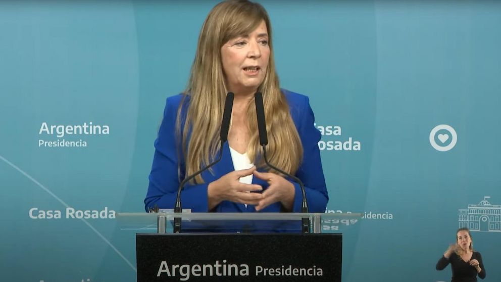 Cerruti pidió "perdón" y dijo que Milei "tiene actitudes de mucha ignorancia"