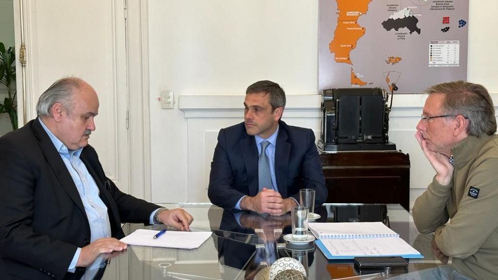 El Gobierno negocia con los frigoríficos para que no pasen la devaluación a precios