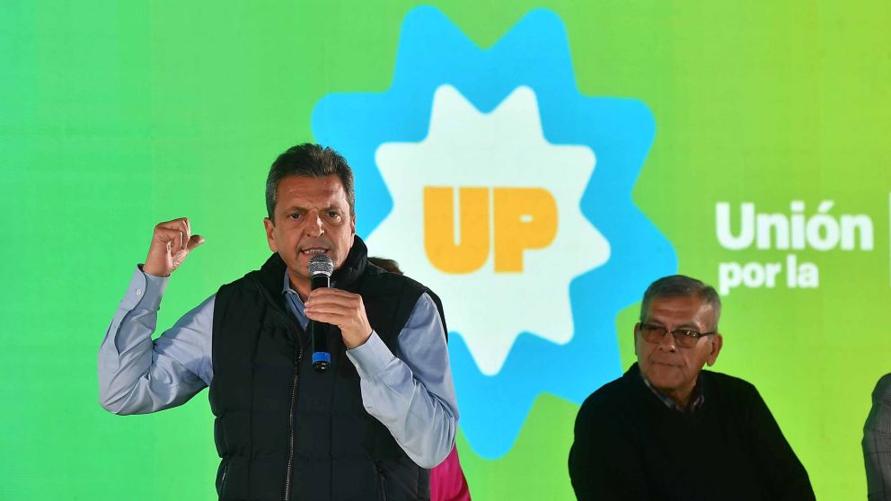 Massa comparti� acto con los movimientos sociales