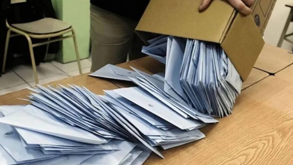 El voto en blanco quedó en "cuarto lugar" y superó al FIT y a Schiaretti