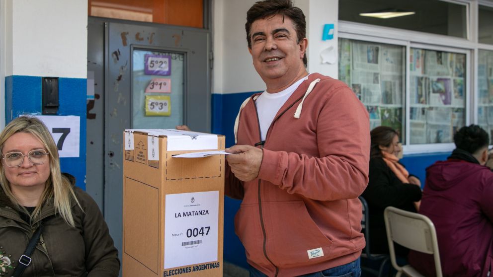 Fernando Espinoza destacó la participación luego de votar