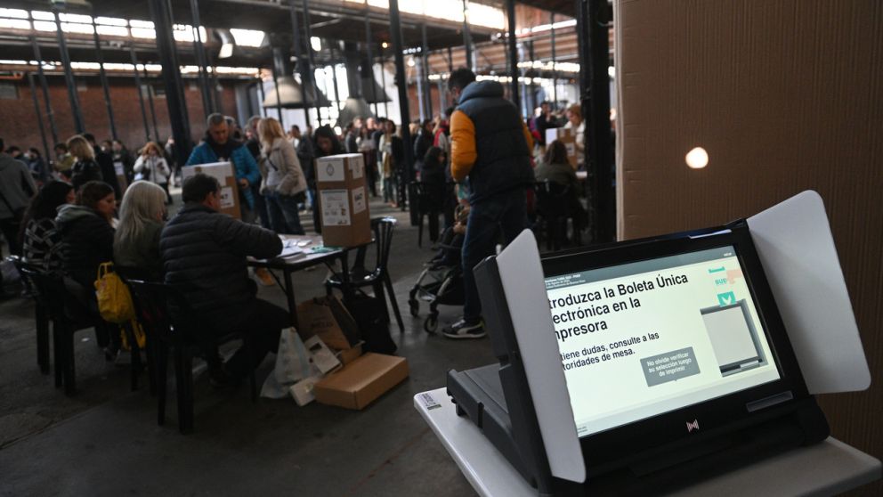 Las demoras "no deben irrumpir" la elección nacional, dijo la CNE