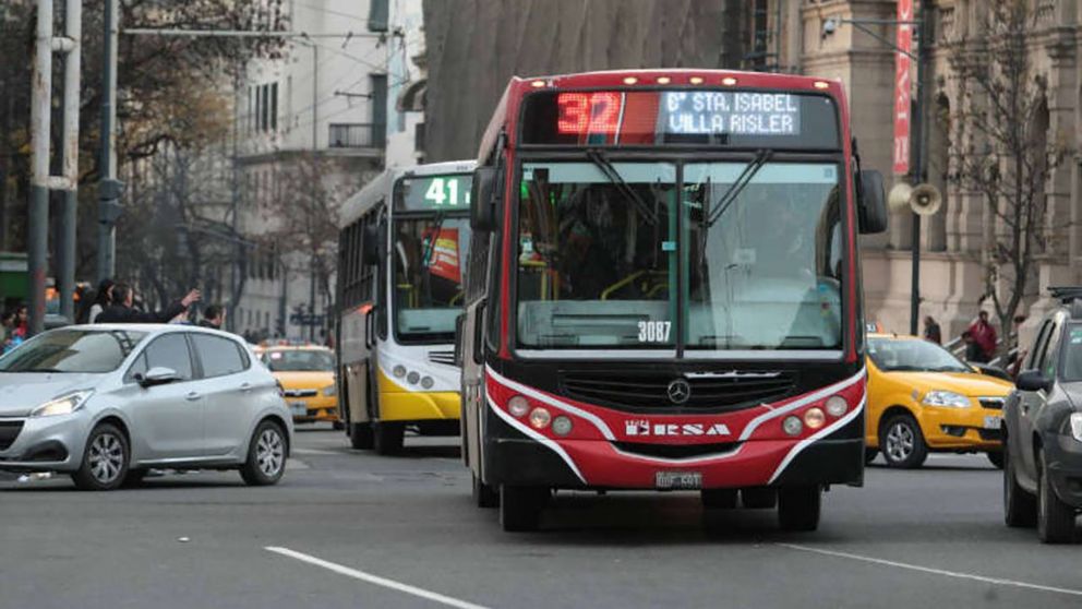 Disponen que no se harán descuentos del presentismo por paro de colectivos