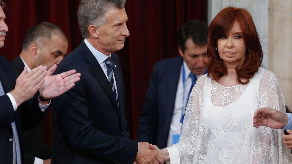 Cristina Kirchner arremetió contra Mauricio Macri en Twitter