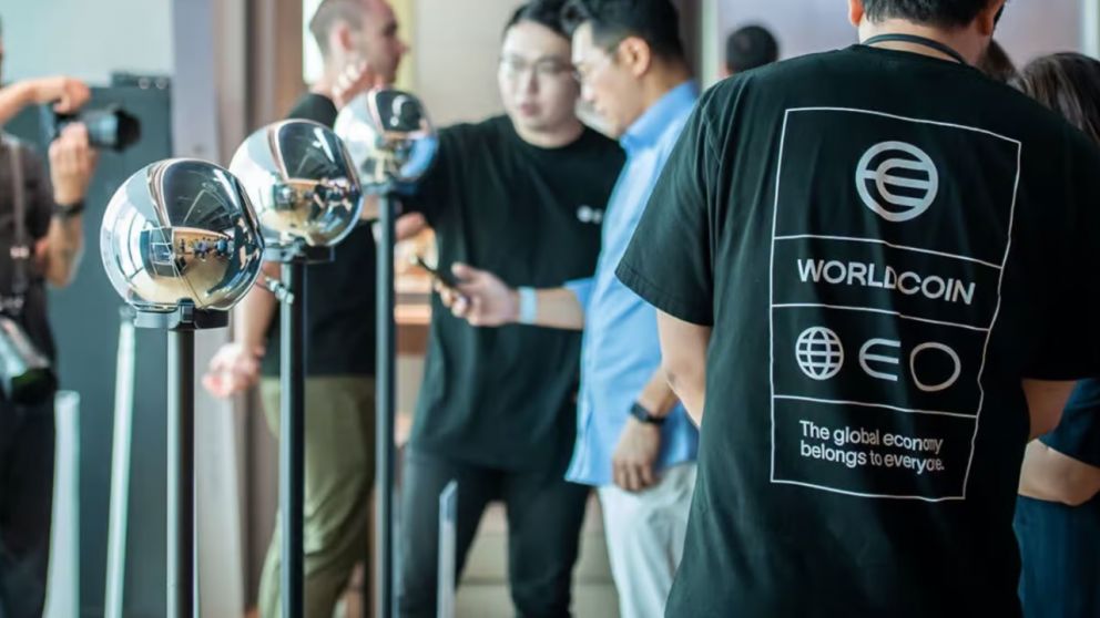 Así son los "orbes" de escaneo de Worldcoin