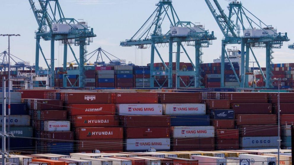 Cae el d�ficit comercial de EEUU en junio por la baja de importaciones