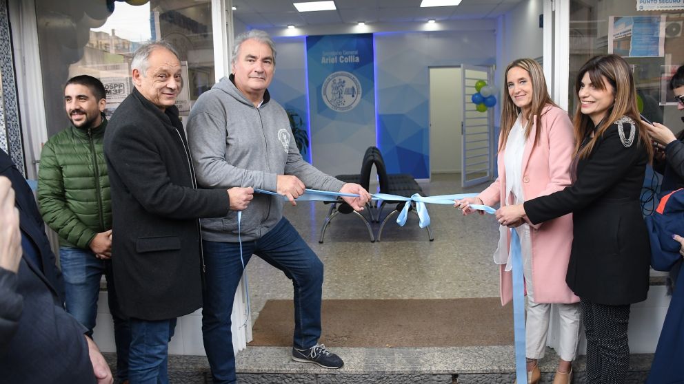 El corte de cintas para poner en funcionamiento el nuevo Centro de Rehabilitación (Foto: Rubén Paredes)
