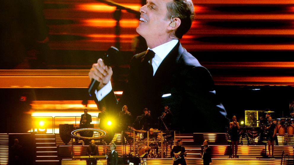 En su repertorio, incluyó éxitos como "La Incondicional" y "Ahora te puedes marchar"