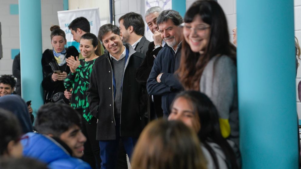 En Avellaneda y junto al intendente Ferraresi, Kicillof conversó con estudiantes secundarios.